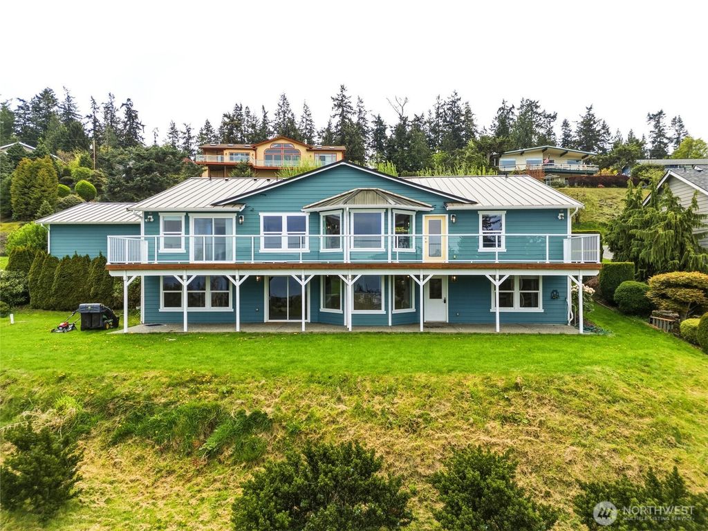838 Gladstone Drive, Camano Island, WA 98282