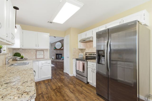 2627 Bayberry Lane, Euless, TX 76039
