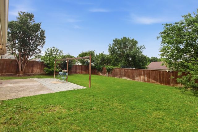 2627 Bayberry Lane, Euless, TX 76039
