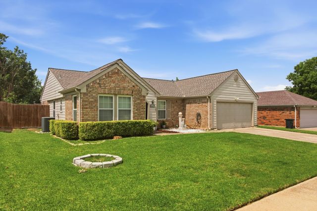 2627 Bayberry Lane, Euless, TX 76039
