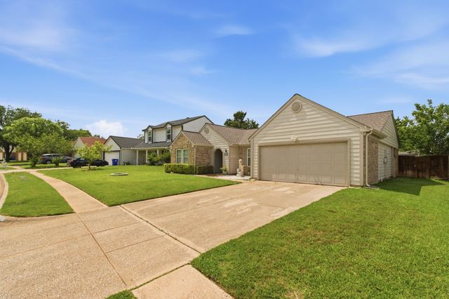 2627 Bayberry Lane, Euless, TX 76039