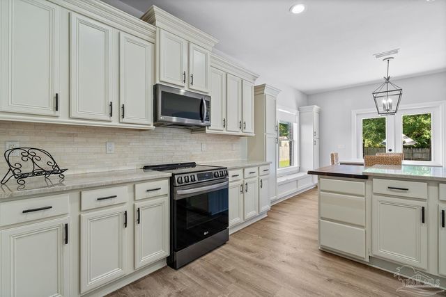 5528 Heatherton Rd, Milton, FL 32570