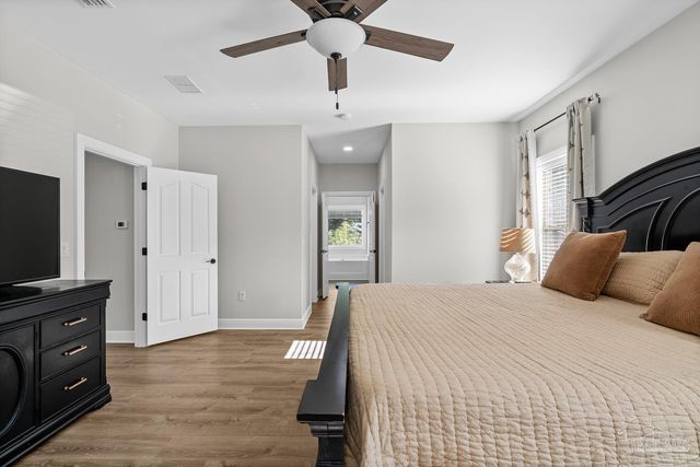 5528 Heatherton Rd, Milton, FL 32570