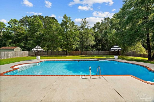 5528 Heatherton Rd, Milton, FL 32570