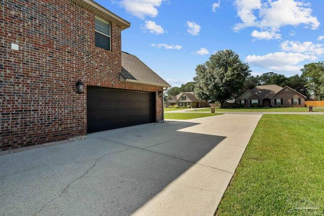 5528 Heatherton Rd, Milton, FL 32570