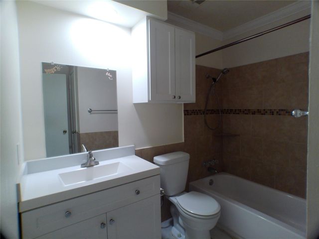 6350 Crestside Drive, Pasadena, TX 77505