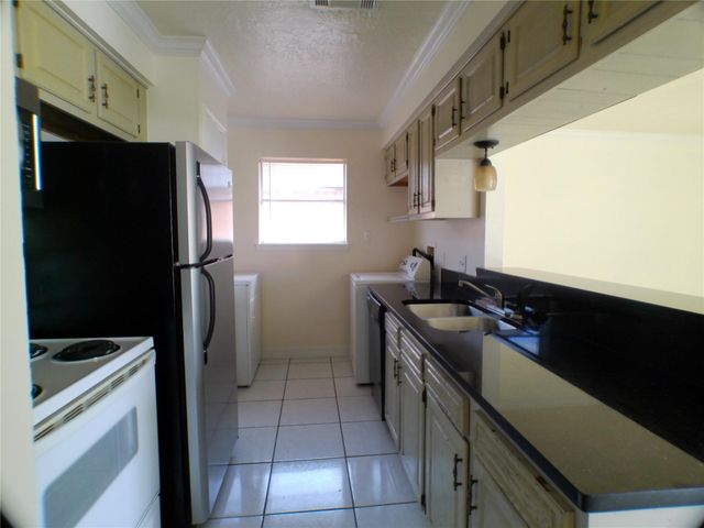 6350 Crestside Drive, Pasadena, TX 77505