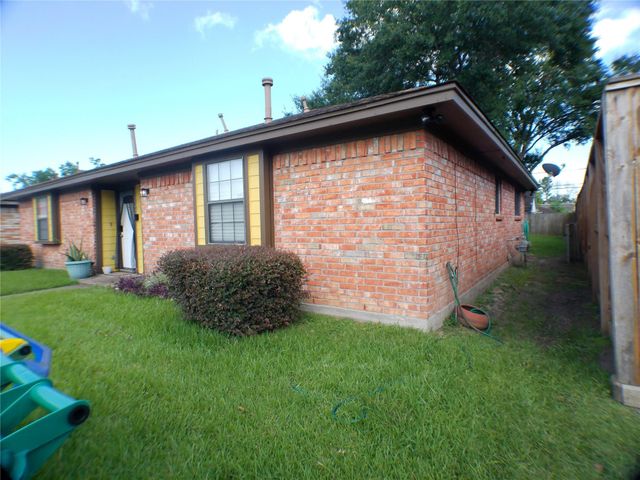 6350 Crestside Drive, Pasadena, TX 77505