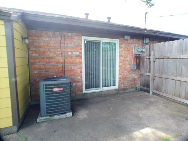 6350 Crestside Drive, Pasadena, TX 77505