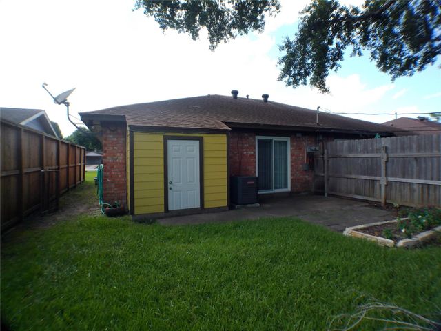 6350 Crestside Drive, Pasadena, TX 77505