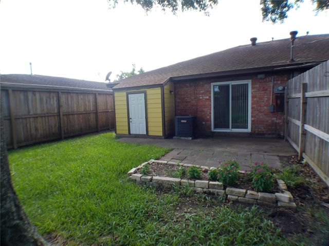 6350 Crestside Drive, Pasadena, TX 77505
