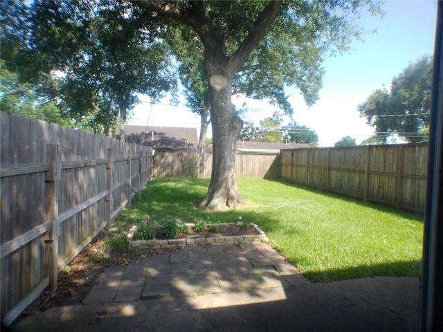 6350 Crestside Drive, Pasadena, TX 77505