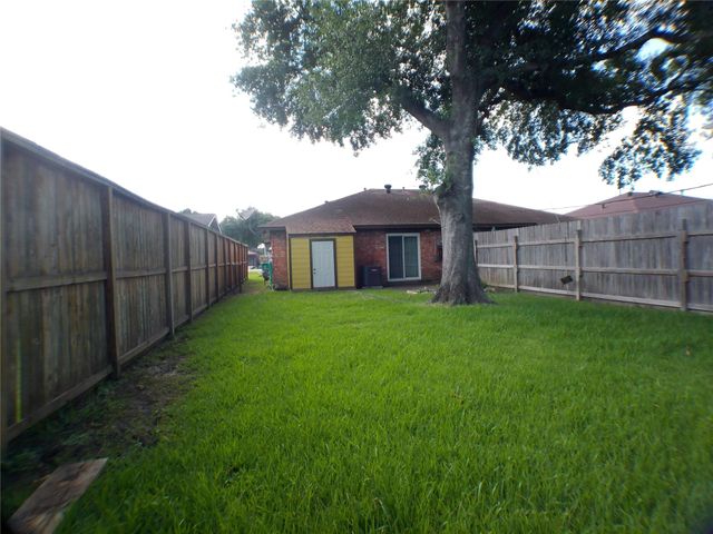 6350 Crestside Drive, Pasadena, TX 77505