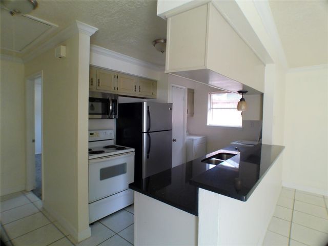 6350 Crestside Drive, Pasadena, TX 77505