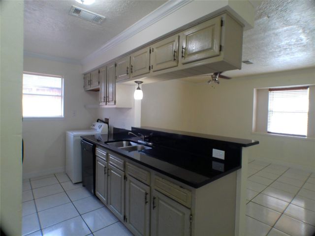 6350 Crestside Drive, Pasadena, TX 77505