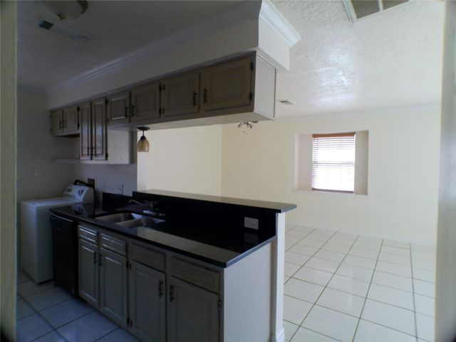 6350 Crestside Drive, Pasadena, TX 77505