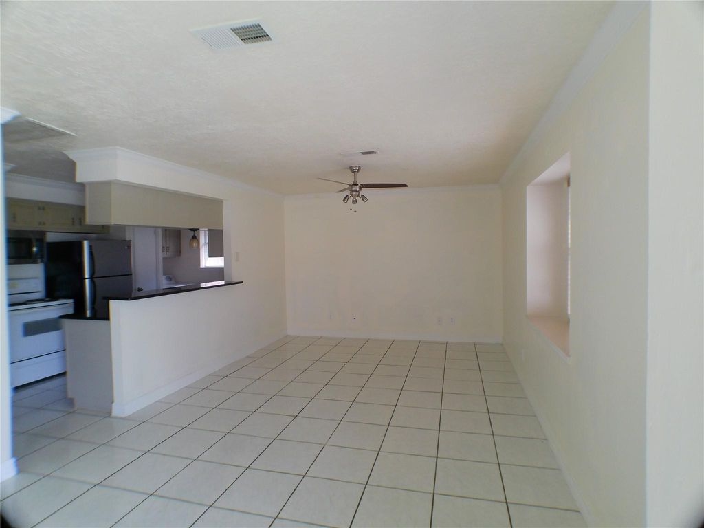 6350 Crestside Drive, Pasadena, TX 77505