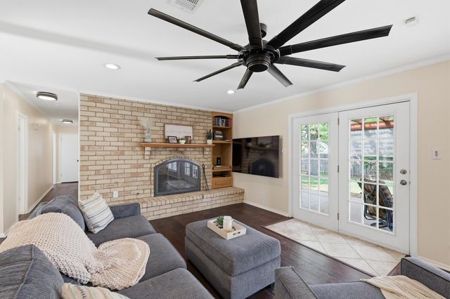 1917 Hurstview Drive, Hurst, TX 76054