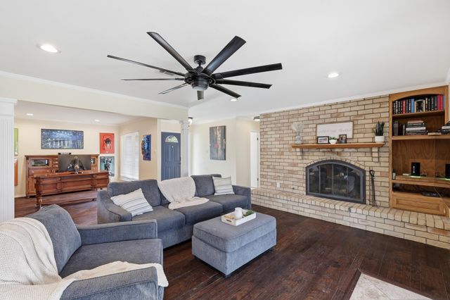 1917 Hurstview Drive, Hurst, TX 76054