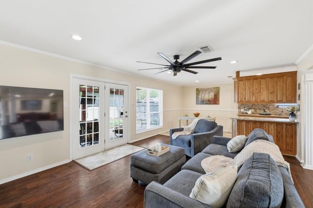 1917 Hurstview Drive, Hurst, TX 76054