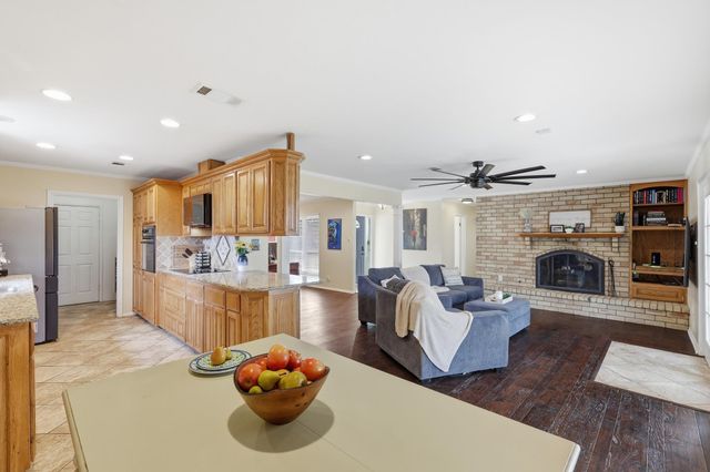 1917 Hurstview Drive, Hurst, TX 76054