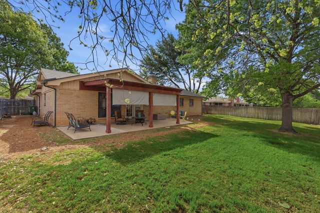 1917 Hurstview Drive, Hurst, TX 76054