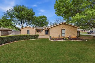 1917 Hurstview Drive, Hurst, TX 76054