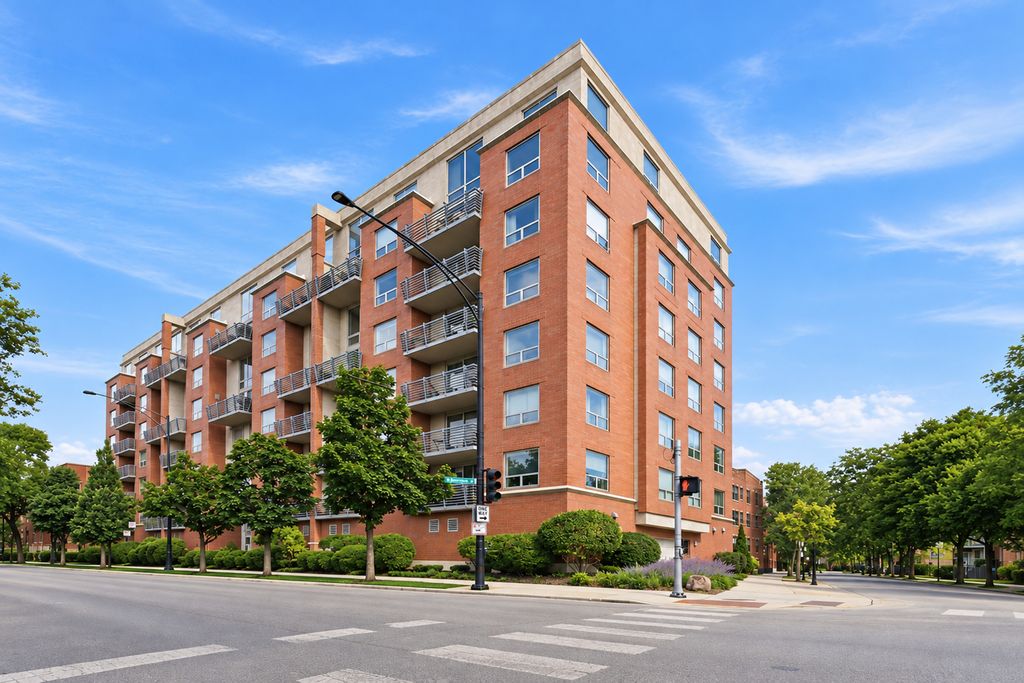 1100 W Montrose Avenue 502, Chicago, IL 60613 — exterior