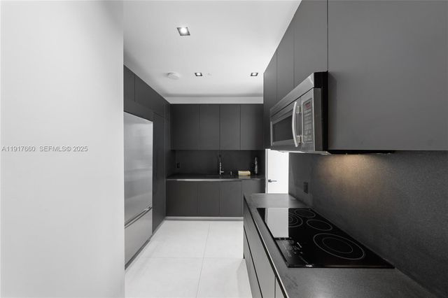 1300 Brickell Bay Dr 4401, Miami, FL 33131