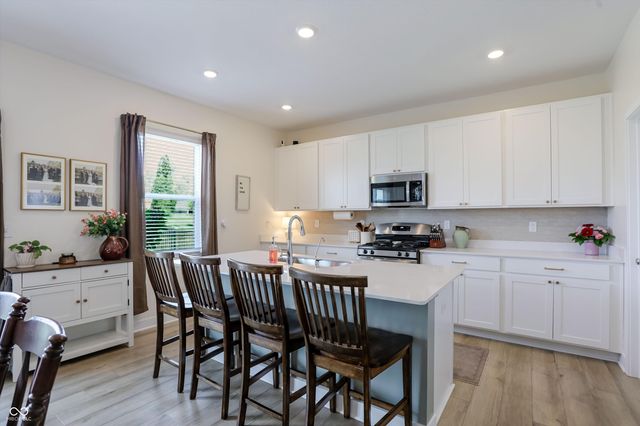 6672 Sugar Creek Lane, Whitestown, IN 46075