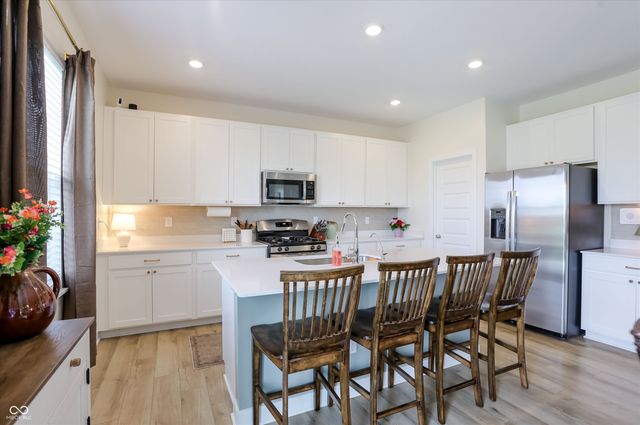 6672 Sugar Creek Lane, Whitestown, IN 46075