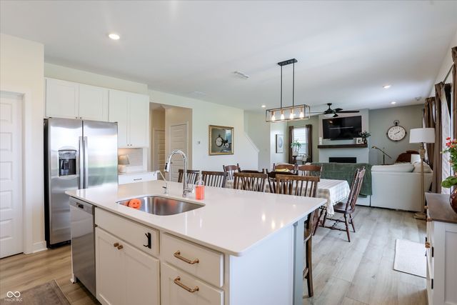 6672 Sugar Creek Lane, Whitestown, IN 46075