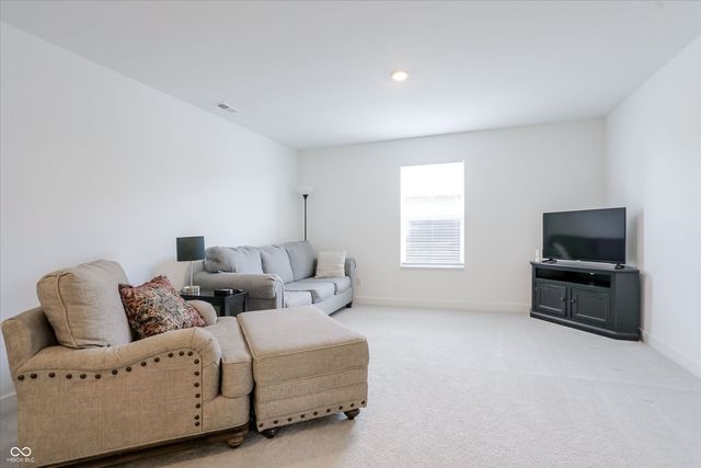 6672 Sugar Creek Lane, Whitestown, IN 46075