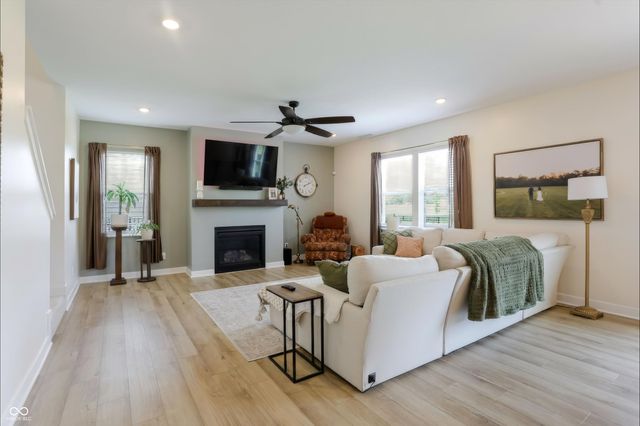 6672 Sugar Creek Lane, Whitestown, IN 46075