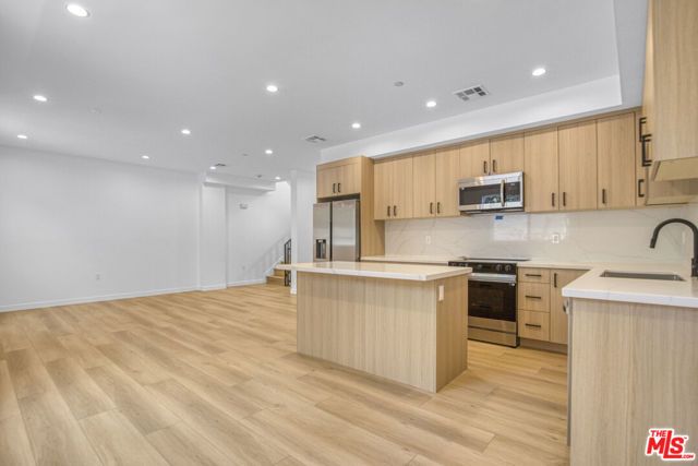 10826 Hesby Street, North Hollywood (los Angeles), CA 91601
