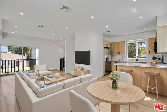 10826 Hesby Street, North Hollywood (los Angeles), CA 91601