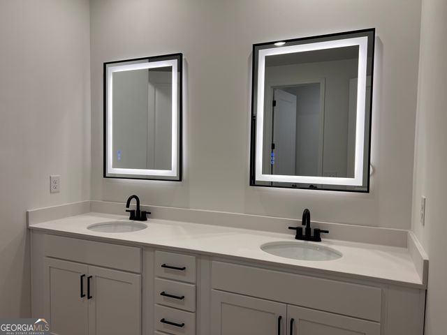 63 Thomaston Street 11, Newnan, GA 30263