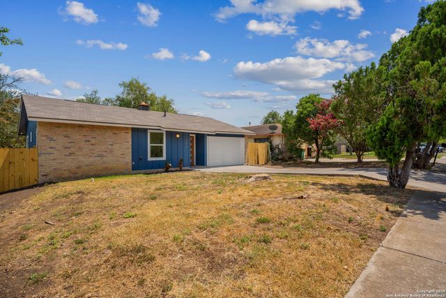 204 Green Meadows, Converse, TX 78109