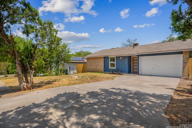 204 Green Meadows, Converse, TX 78109