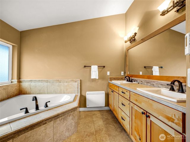 31102 J PLace, Ocean Park, WA 98640