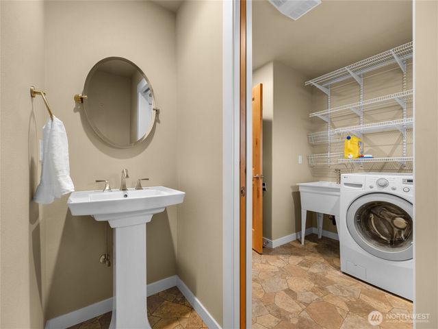 31102 J PLace, Ocean Park, WA 98640