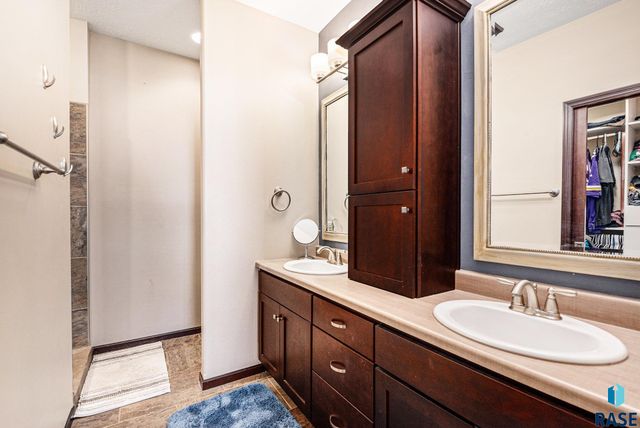 1015 N Cole Ave Avenue, Tea, SD 57064