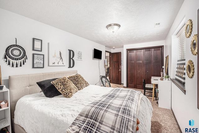 1015 N Cole Ave Avenue, Tea, SD 57064