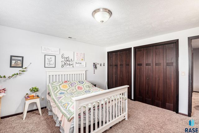 1015 N Cole Ave Avenue, Tea, SD 57064