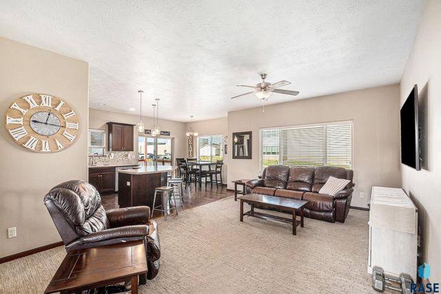 1015 N Cole Ave Avenue, Tea, SD 57064