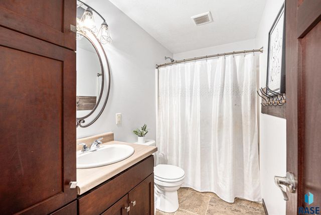 1015 N Cole Ave Avenue, Tea, SD 57064