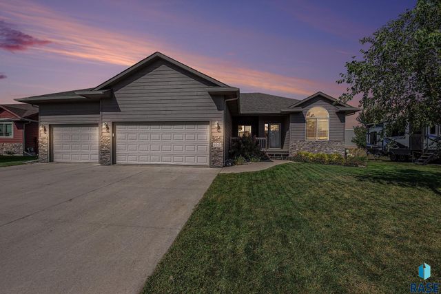 1015 N Cole Ave Avenue, Tea, SD 57064