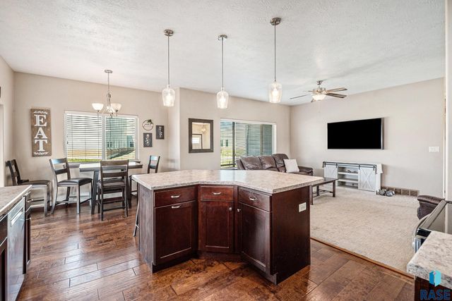 1015 N Cole Ave Avenue, Tea, SD 57064