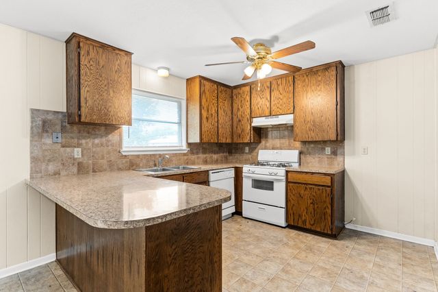 202 S S. Willis street, Lampasas, TX 76550