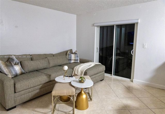 21 SW 113th Ave 103, Sweetwater, FL 33174